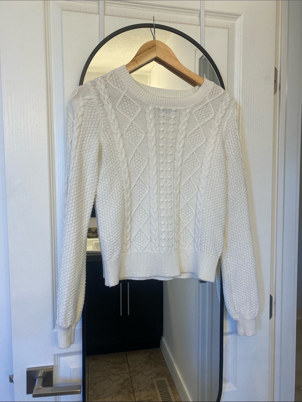 Abercrombie and Fitch Cable-Knit Women's Sweater - Classic Crewneck